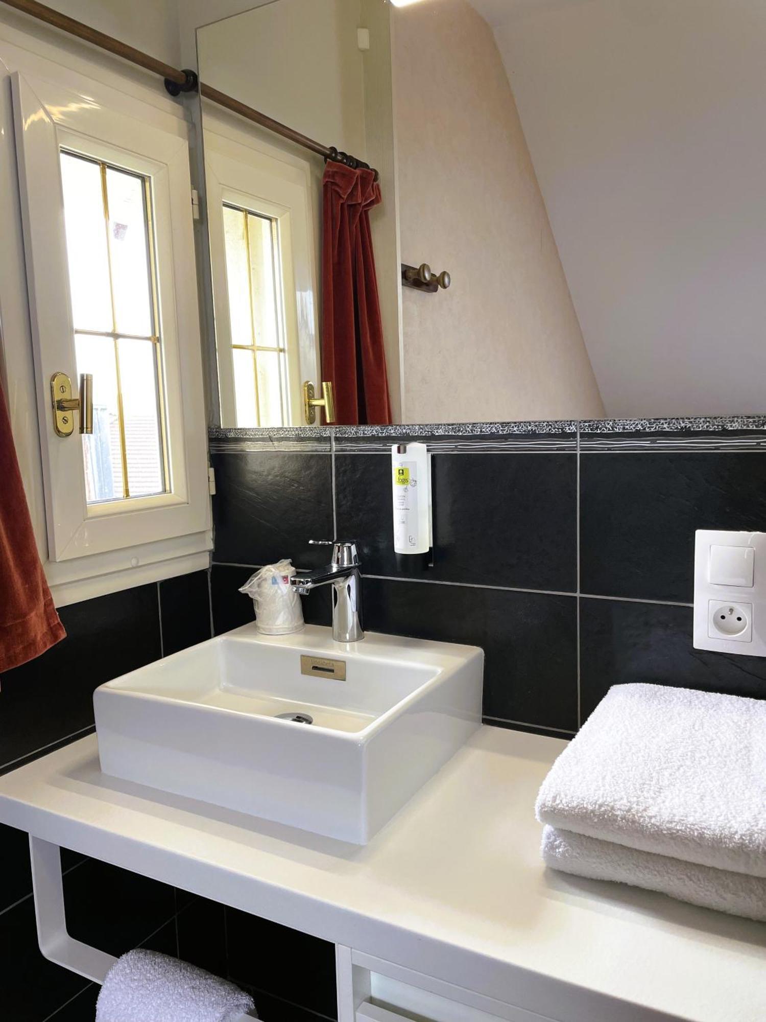 Logis Hotel Le Saint Florent Mont-près-Chambord Exterior foto